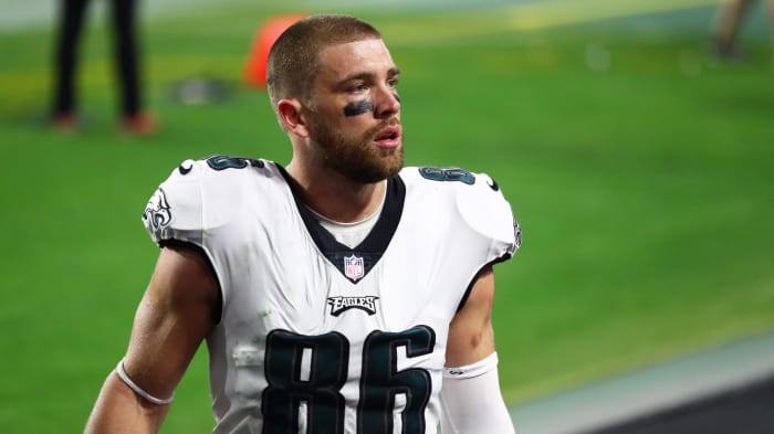 Eagles tight end Zach Ertz plays against the Cardinals on Dec. 20, 2020.